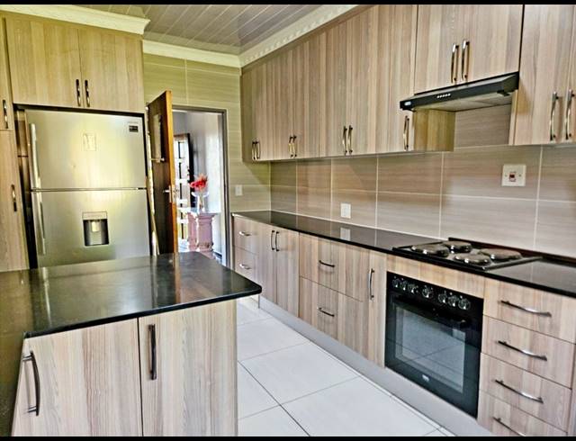 4 BEDROOM HOUSE FOR SALE IN NORKEM PARK